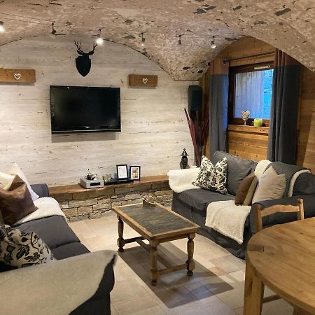Two Bedroom Apartment La Voute, Chandon Near Meribel - Sleeps 4 Adults Or 2 Adults And 3 Children Les Allues Exterior foto